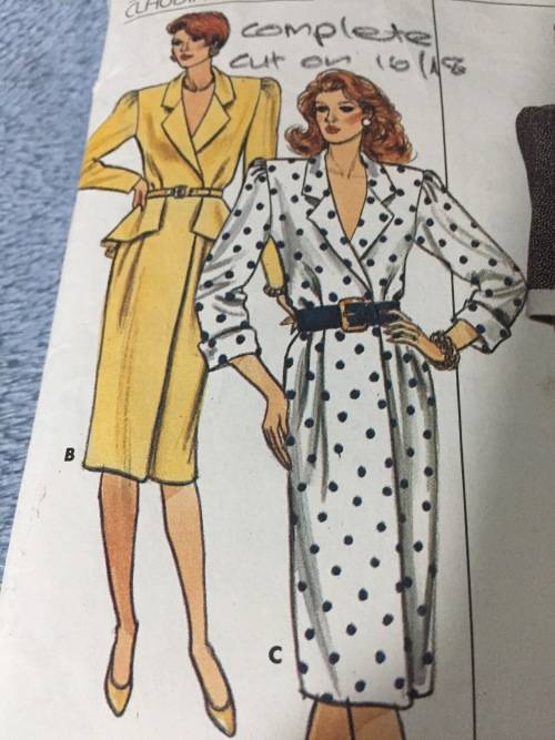 PATTERN BUTTERICK 4622 (COMPLETE, CUT ON 16/18) - UNIQUE DRESS (SIZE 14-16-18)