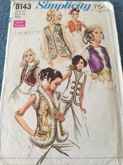 PATTERN SIMPLICITY 8143*1969 (VERY VINTAGE)(COMPLETE) - BEAUTIFUL SETS OF VESTS (SIZE 12)