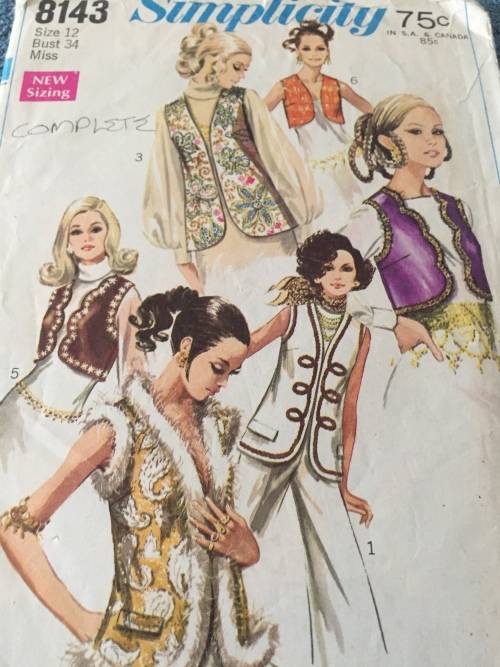 PATTERN SIMPLICITY 8143*1969 (VERY VINTAGE)(COMPLETE) - BEAUTIFUL SETS OF VESTS (SIZE 12)