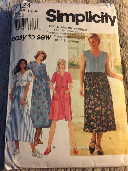 PATTERN SIMPLICITY 7124 - DRESSES (SIZE XS-S-M)