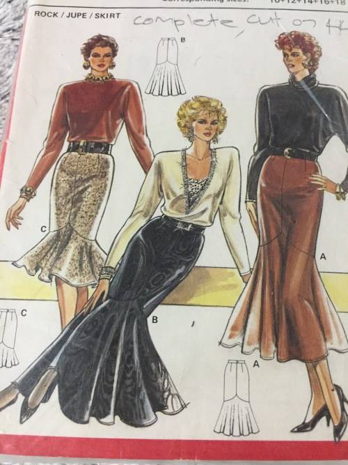 PATTERN BURDA 5905 (COMPLETE, CUT ON 44) - MERMAID TYPE SKIRT (SIZE 10-18)