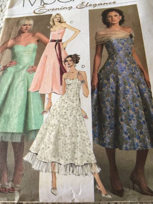 PATTERN MCCALL`S 5001 (COMPLETE, CUT ON 8) - SPECIAL OCCASSION DRESSES (SIZE 4-6-8) SMALL