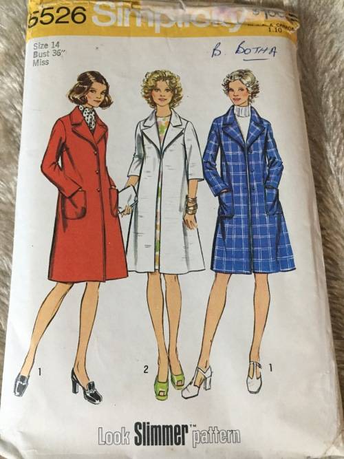 PATTERN SIMPLICITY 5526 (VINTAGE) - COATS LOOK SLIMMER (SIZE 14)