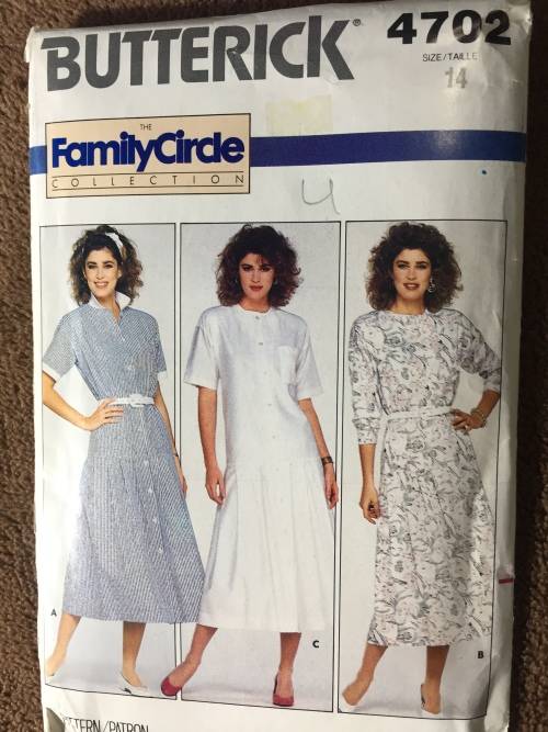 PATTERN BUTTERICK 4702 (UNUSED) - DRESS (SIZE 14)