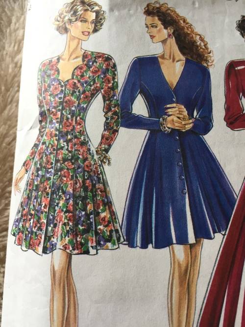 PATTERN NEW LOOK 6973 (COMPLETE, CUT ON 12) - DRESSES (SIZE 8-12)