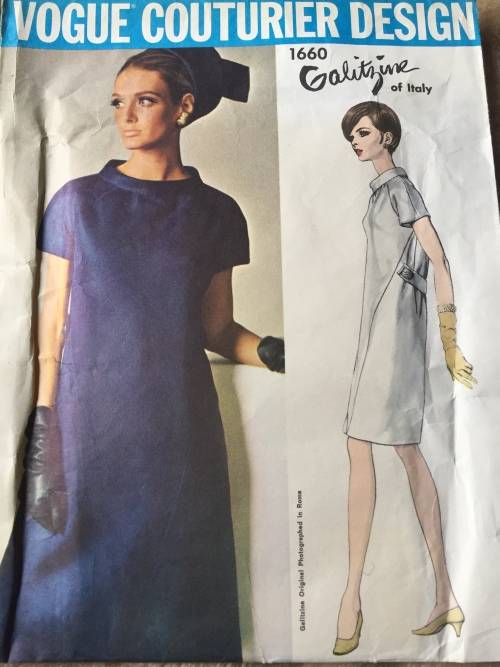 PATTERN VOGUE 1660 (VERY VINTAGE, TIDY PATTERNS) - ONE PIECE DRESS  (SIZE 14)