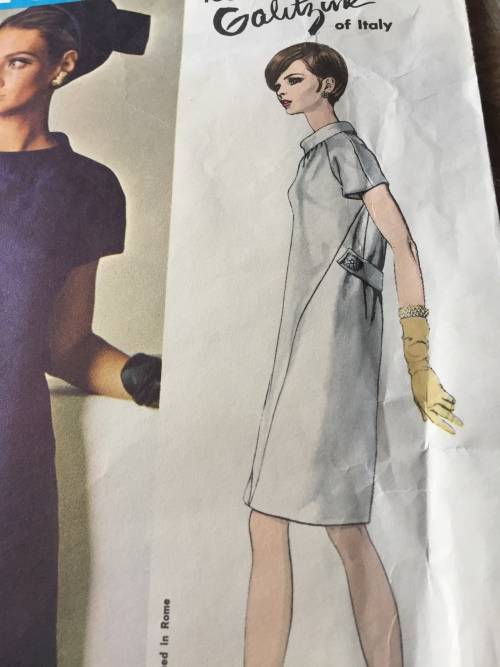 PATTERN VOGUE 1660 (VERY VINTAGE, TIDY PATTERNS) - ONE PIECE DRESS  (SIZE 14)