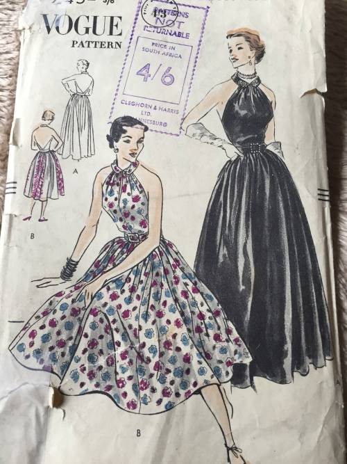 PATTERN VOGUE 7245 (VERY VINTAGE, TIDY PATTERNS) - ONE PIECE DRESS (SIZE 32)