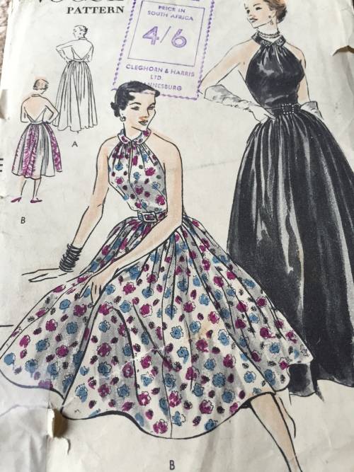 PATTERN VOGUE 7245 (VERY VINTAGE, TIDY PATTERNS) - ONE PIECE DRESS (SIZE 32)