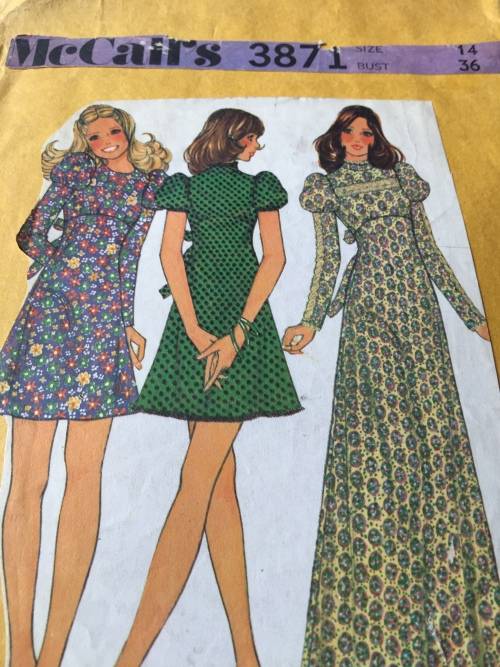 PATTERN MCCALL`S 3871 (VERY VINTAGE, TIDY PATTERNS) - ONE-PIECE DRESS (SIZE 14)