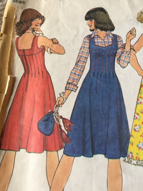 PATTERN SIMPLICITY 7437 (VINTAGE, TIDY PATTERNS) - DRESS,JUMPER,BAG  (SIZE 10)