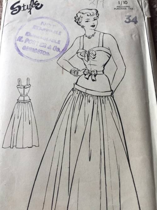 PATTERN STYLE 4911 (VERY VINTAGE, NEAT & TIDY) - EVENING DRESS (SIZE 34)
