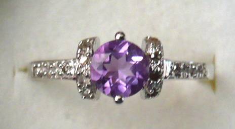 10K SOLID WHITE GOLD AMETHYST AND DIAMOND RING. 0.800CTS