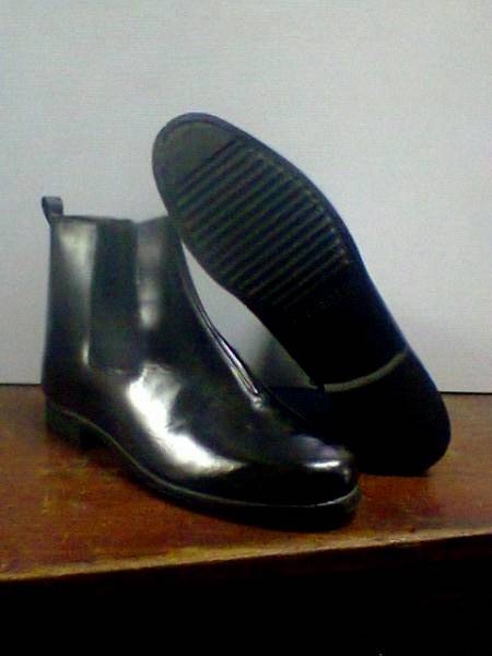 Chelsea Parabellum Black leather boot