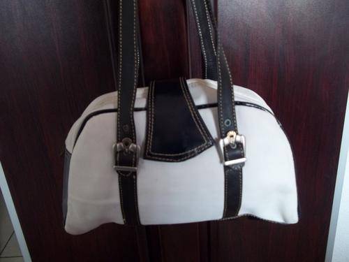 **Stunning 100%  Genuine leather SMALLER Hand Bag in  BLACK&WHITE. Great modern style, made to last!