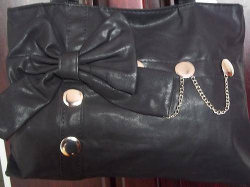 **LAST 1**Beautiful ladies Soft leather look hand bag in BLACK!. Great everyday hand bag.