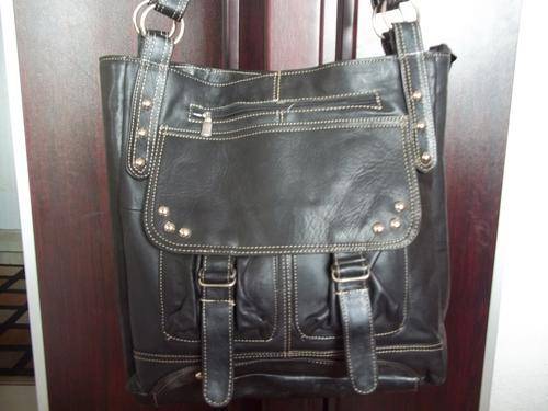 **NEW ARRIVAL**stunning 100%  Genuine leather LARGE TRAVEL/HAND Bag in BLACK.