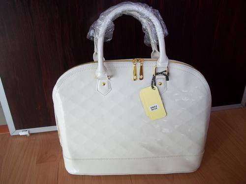 **DESIGNER STYLE faux ostrich ladies hand bag in PATENT WHITE. Trendy and fashionable. A great Buy!
