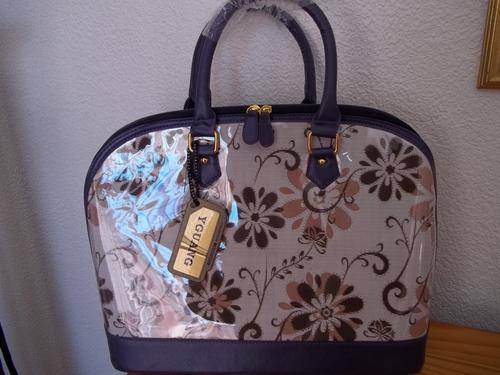 **DESIGNER** STYLE ladies hand bag in BROWN. Trendy and fashionable. A great Buy!