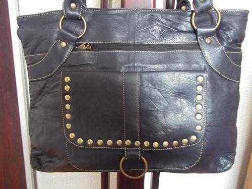 *LATE ENTRY*NEW ARRIVALS***Stunning 100%  Genuine leather  Hand Bag in BLACK . A great buy!.