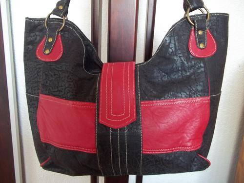 *NEW ARRIVALS***Stunning 100%  Genuine leather  Hand Bag in  BLACK & RED. A great buy!.