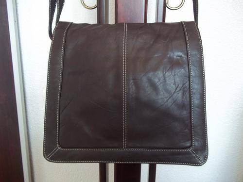 WOW! GORGEOUS NEW ARRIVALS***Stunning 100%  Genuine leather  Hand Bag in BLACK. A great buy!.