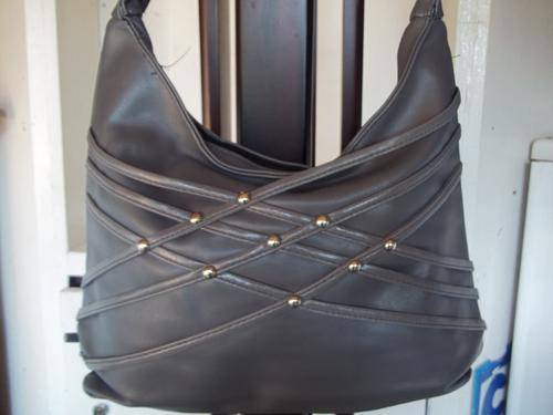 **Beautiful ladies Soft leather look hand begin GREY!. Great everyday hand bag.