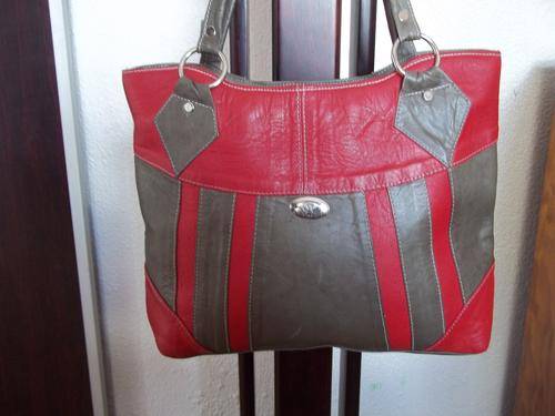 *** NEW ARRIVALS***Stunning 100%  Genuine leather Hand Bag in RED  . A great buy!.