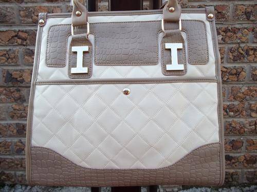 ***ONLY ONE***Stunning Ladies PU leather Bag in CREAM.  A Great buy!