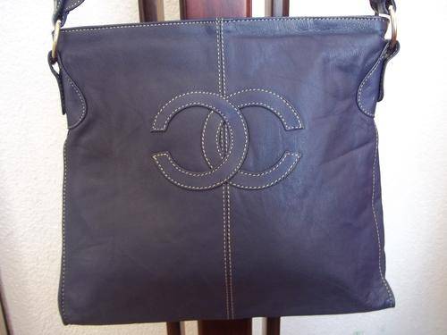 ***Only One!***Stunning 100%  Genuine leather  Hand Bag in NAVY BLUE. A great buy!.
