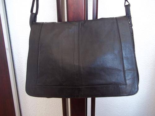 *Only One!*NEW ARRIVALS***Stunning 100%  Genuine leather  Hand Bag in BLACK. UNISEX.A great buy!.