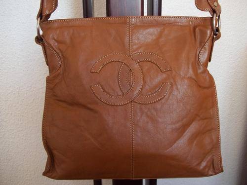 ***NEW ARRIVALS***Stunning 100%  Genuine  Leather Hand Bag in TAN. A great buy!.