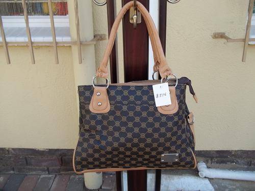 **HOT Designer style ladies hand bag in BROWN. Faux leather . Make Fashion statement