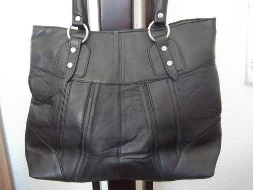ONLY ONE* GORGEOUS NEW ARRIVALS***Stunning REAL leather Hand Bag in BLACK . A great buy!.