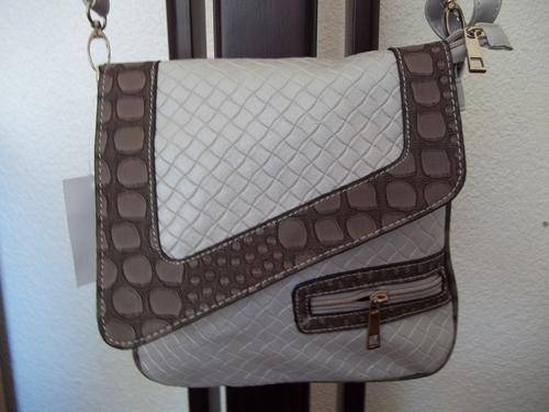 ONLY ONE***Stunning Ladies PU leather Bag in SILVER GREY.  A Great buy! Great Quality!