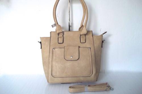 ***NEW ARRIVALS***Stunning Ladies bonded leather Bag in Rich Cream.  A Great buy! Excellent quality!