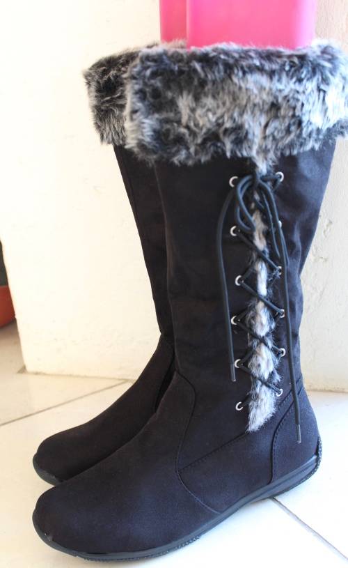 **LATE ENTRY**Luxury women's soft Fur-Trim Boots in Black-available in size6 - Gorgeous!