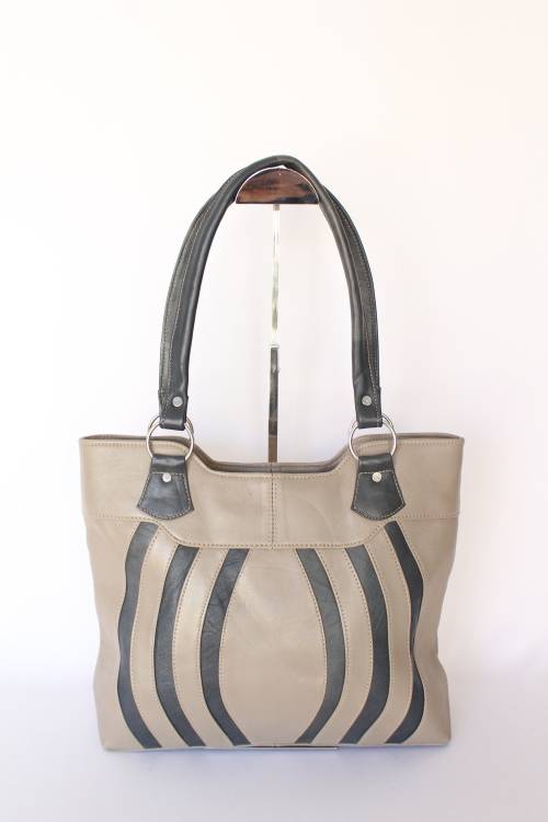 Stunning REAL LEATHER HANDBAG - Classical style!