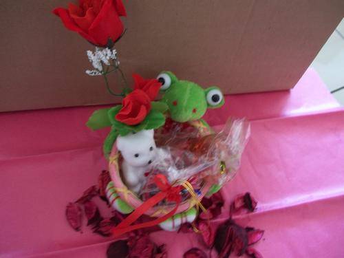 Perfect HAMPER for the perfect Valentines Gift. Get yours now!! (POSTAGE IS FREE!!)