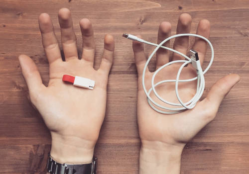 Tiny keyring phone charger - for iOS