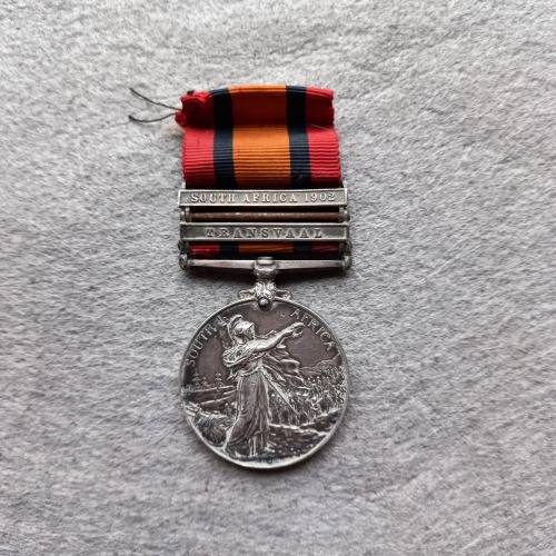 1 X FULL SIZE BOER WAR MEDAL. AWARDED TO TPR. G.W. DEMMER No. 1729. STEINAECKER`S H. WITH RIBBON