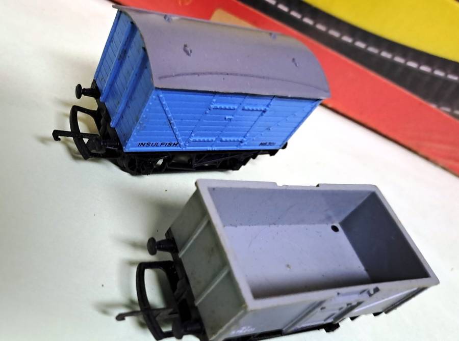 Horby Triang Train Set (Locomotive with 3 coaches) BOXED (NEW Old Stock Partly sealed) (Lima)