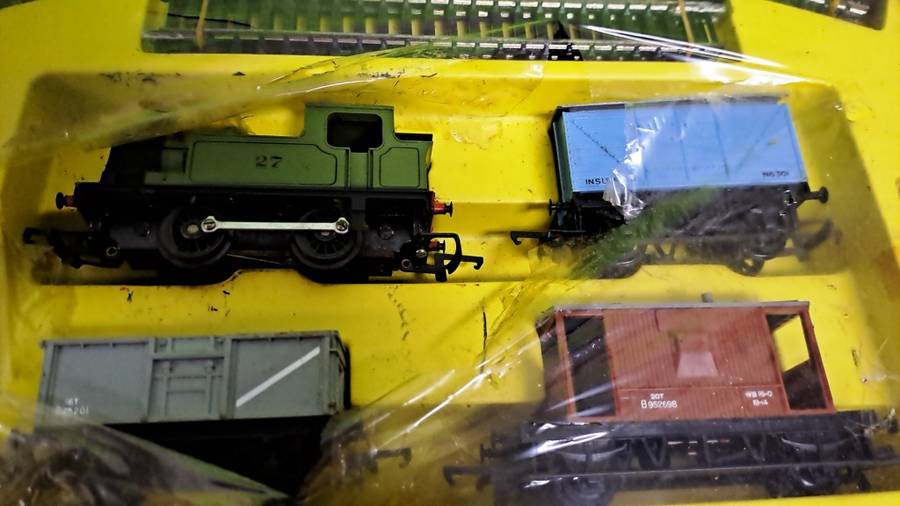 Horby Triang Train Set (Locomotive with 3 coaches) BOXED (NEW Old Stock Partly sealed) (Lima)