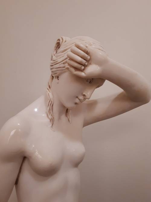 Lady Statuette - Le Ron