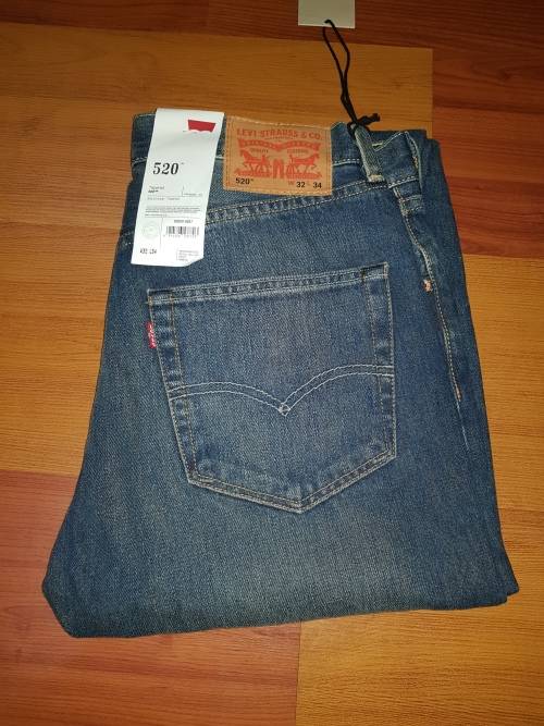 Authentic LEVI'S 520 Denims - Size 32/34