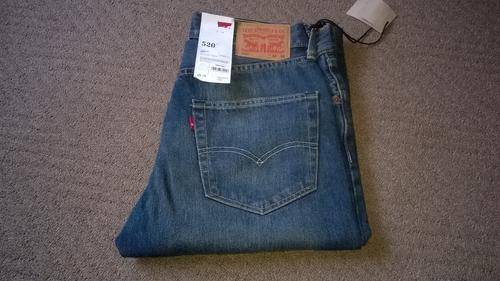 Levis 520 - Tapered sits at waist