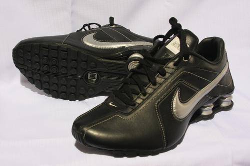 Nike Shox Conundrum Sneaker - Size 6