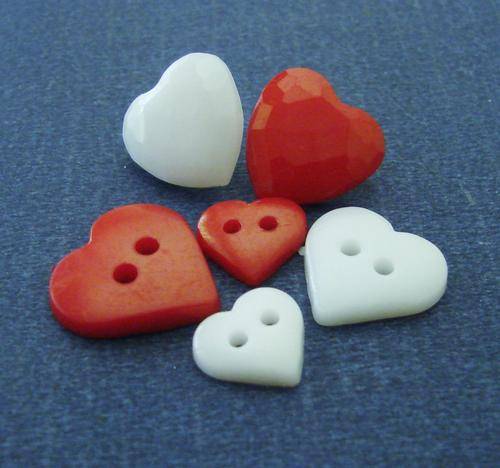 7.5g Pack of Red & White Heart Shaped Buttons