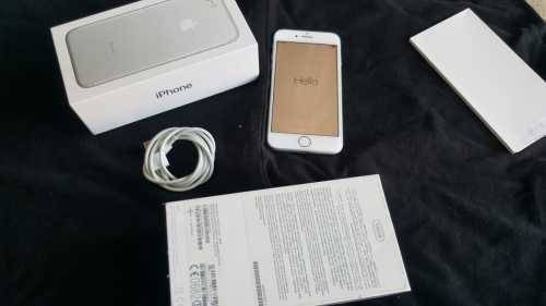 Apple iphone 7 silver, 128gig with box and charger everything in excellent condition