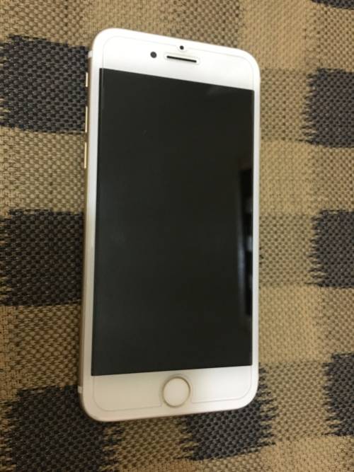 Apple iphone 7 32 gb god in brand new condition never repaired original condition LATE ENTRY